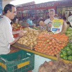 Comerciantes participam da doação de alimentos do Mesa Brasil