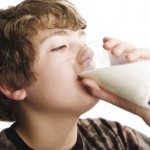 Está comprovado que a inclusão de leite na merenda ajuda bastante no crescimento das crianças