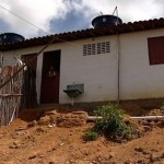 Inúmeras residências estão em situação de risco no bairro do Benedito Bentes