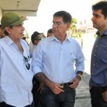 Prefeito Rui Palmeira e secretário de Infraestrutura Roberto Fernandes visitam as obras de recapeamento no Farol