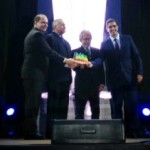 Presidente da Algás, Geoberto Espírito Santo, entrega Prêmio ALGÁS-ADEMI aos empresários Ronald e Ralph Vasco, da V2 Construções