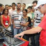 Laboratório automotivo atrai a atenção dos estudantes e dos visitantes do Mundo Senai