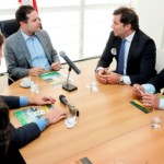 Governador Renan Filho conversa com parlamentares elogiando a iniciativa da agenda em defesa do semiárido