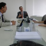 Presidente da Desenvolve, Antônio Pinaud, diretor Fábio Leão, conversam com Márcia Camêllo, das Relações Institucionais da Braskem