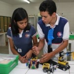 Mão biônica foi construída a partir de kits lego para robótica