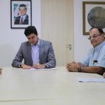 Prefeito Rui Palmeira assina a parceria com o Senai, representado pelo diretor Marben Loureiro