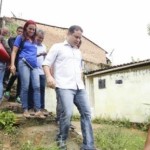 Governador Renan Filho visita e sua equipe visitam a comunidade do bairro de Ouro Preto
