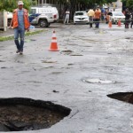 Casal vai acelerar serviços para evitar maior estragos nas ruas do bairro do Pinheiro