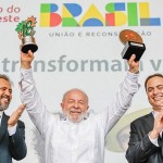 Presidente Lula comemora os números do Banco do Nordeste ao lado do governador do Ceará, Elmano de Freitas e do presidente do banco Paulo Câmara